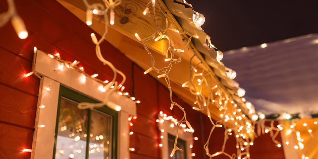 How-Long-Can-You-Leave-Christmas-Lights-on