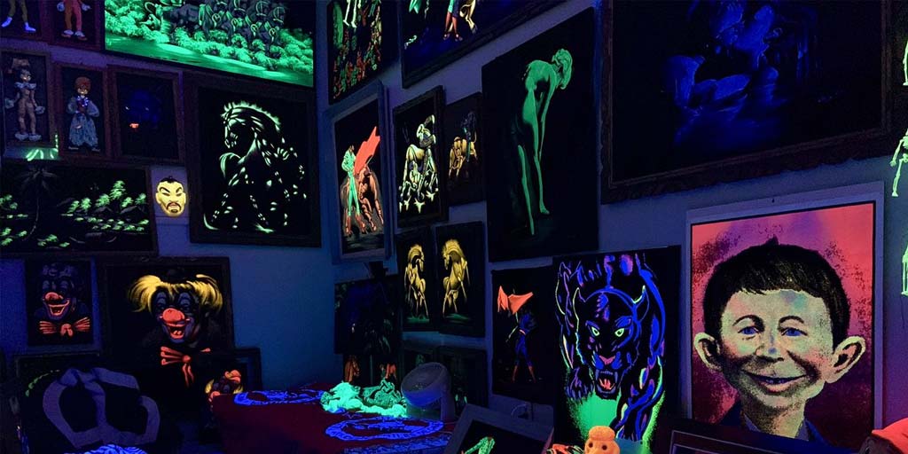 How-to-Make-a-Black-Light-Poster