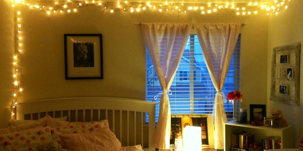 Are-Christmas-Lights-Safe-in-Bedroom