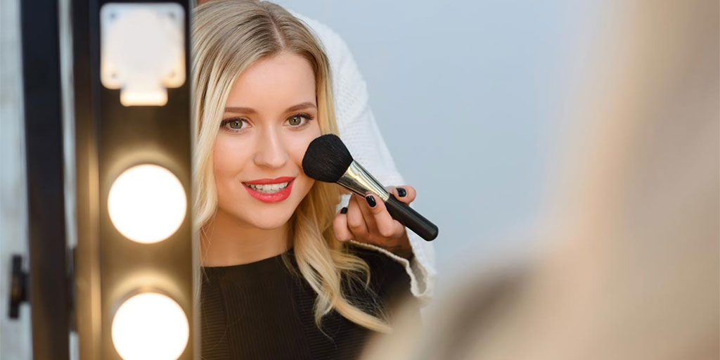 Is-Led-Lighting-Good-for-Applying-Makeup