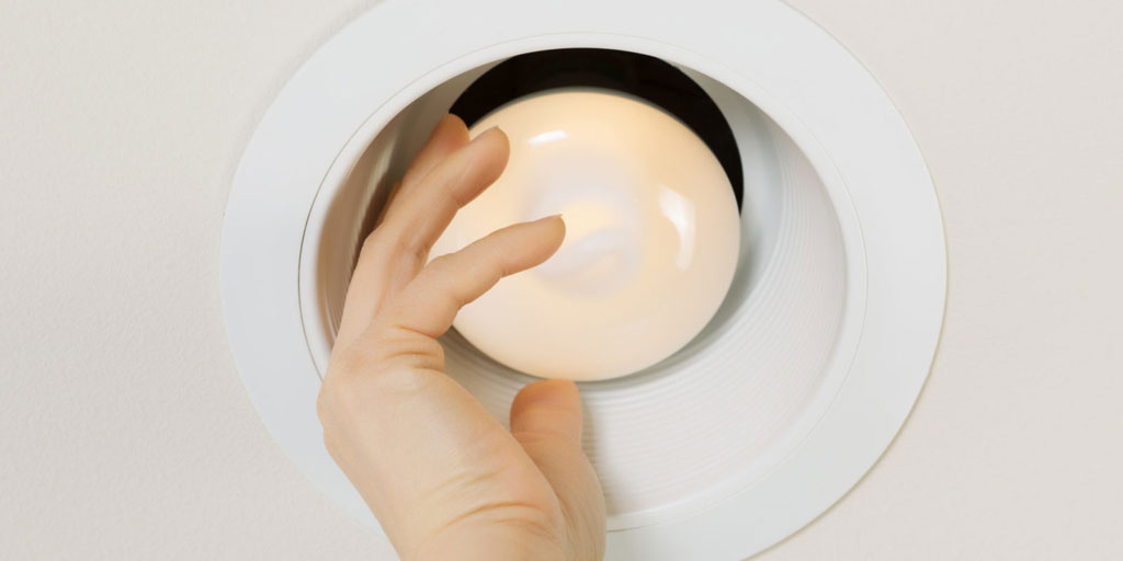 How-to-Remove-a-Stuck-Light-Bulb-Recessed
