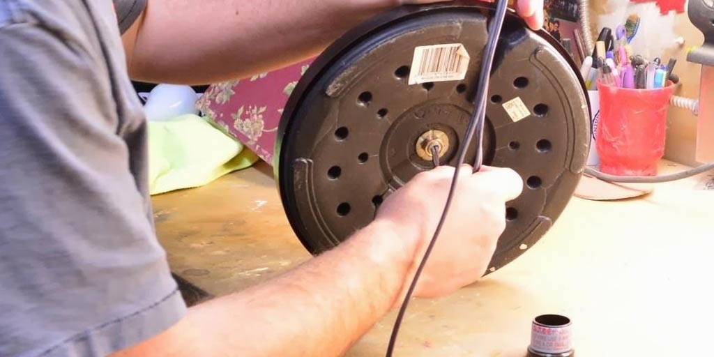 How-to-Fix-a-Lamp-Base