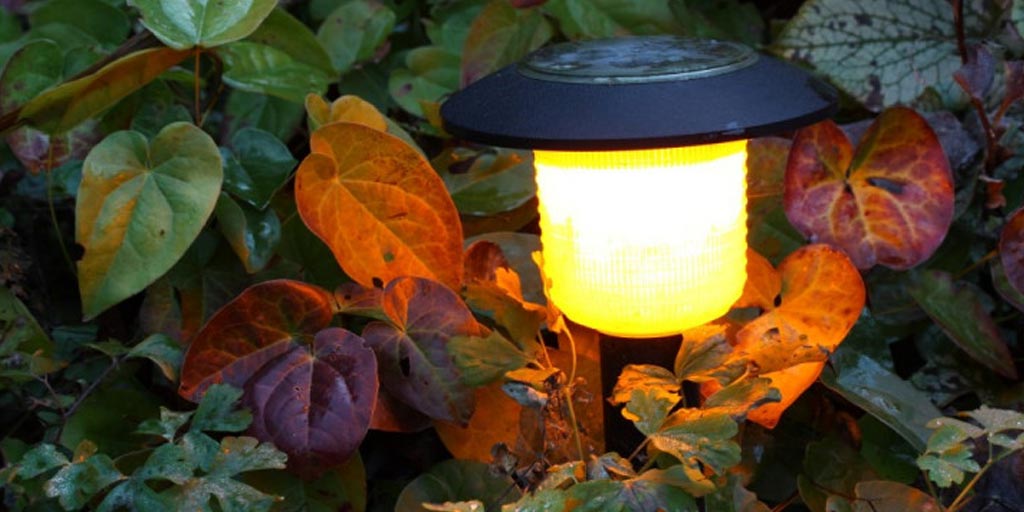How-to-Turn-a-Lamp-Into-a-Solar-Light